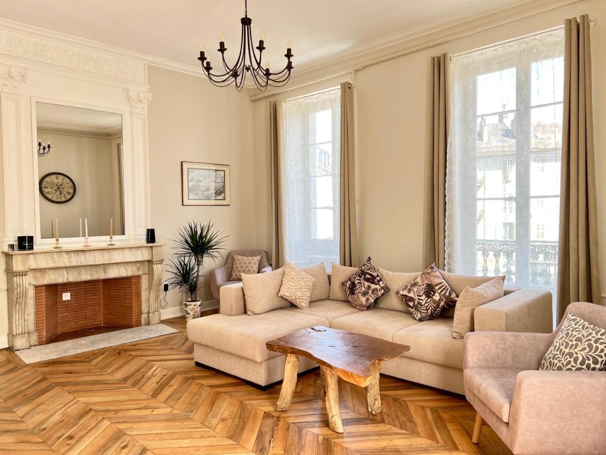 Appartement D Exception 100M2 Avec Parking - Centre Historique Chambéry Esterno foto