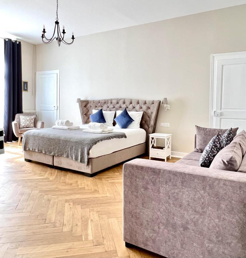 Appartement D Exception 100M2 Avec Parking - Centre Historique Chambéry Esterno foto