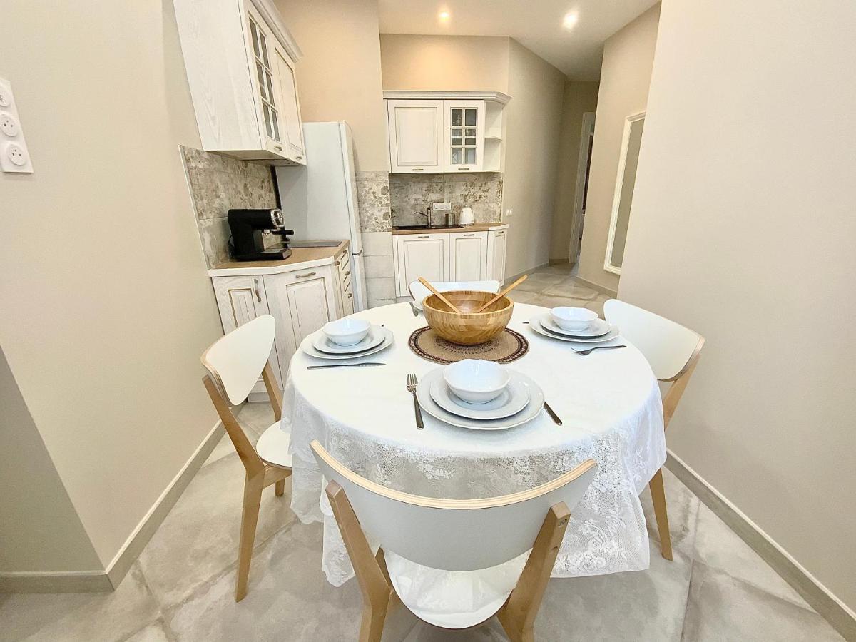 Appartement D Exception 100M2 Avec Parking - Centre Historique Chambéry Esterno foto